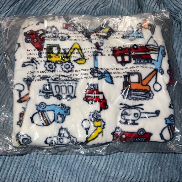 Absorba Kids' 2-pack Fleece Blanket Sleeper Trucks etc. ๐ป๐๐๐ - Picture 4 of 9